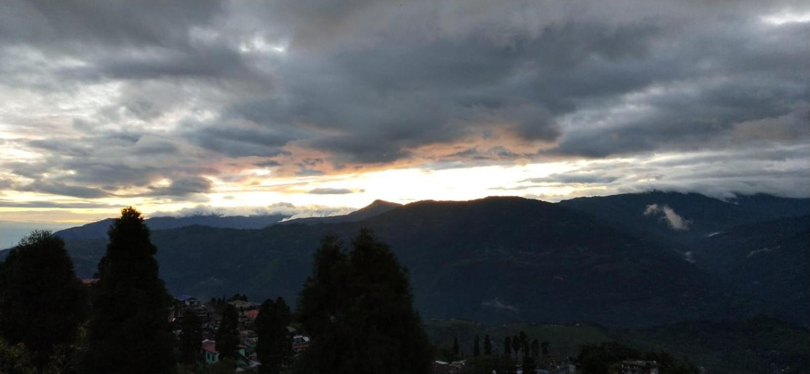 Swabhumi Homestay Kurseong Buitenkant foto